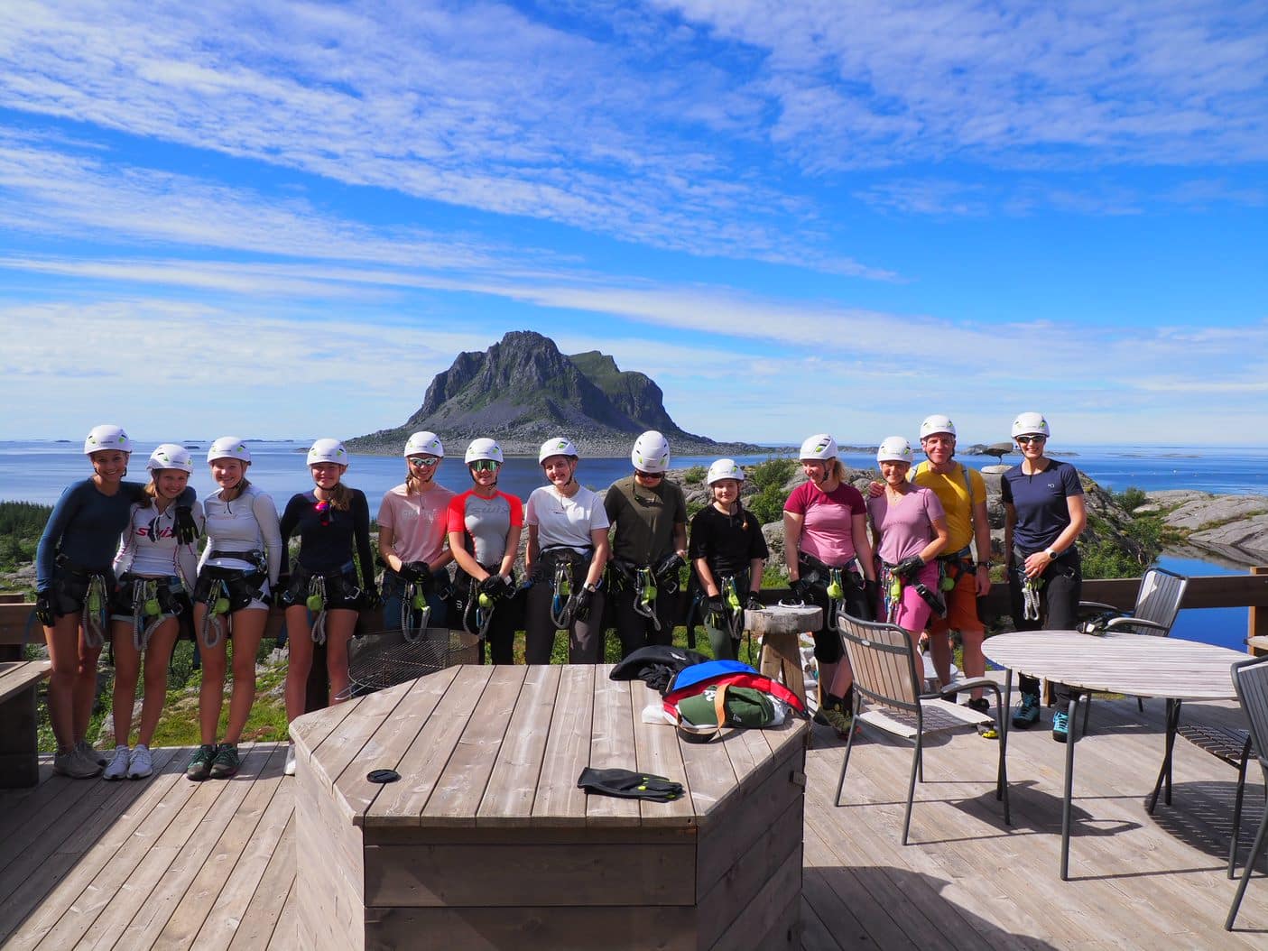 Bli med på klatretur med guide i Ravnfloget Via Ferrata. Bestill tid i Grønn løype – enkelt med gavekort eller online!